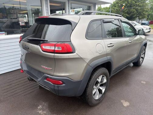 Light Brownstone Pearl 2017 Jeep Cherokee Trailhawk