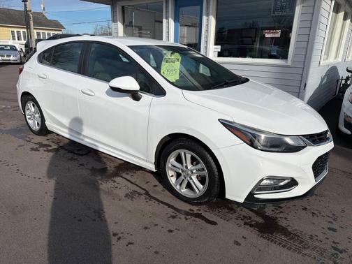 White 2017 Chevrolet Cruze LT