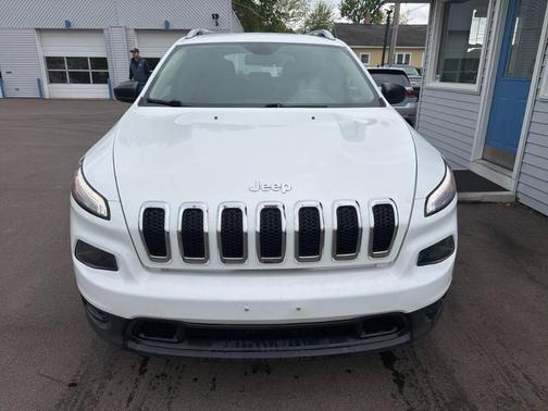 White 2017 Jeep Cherokee Sport