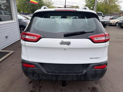 White 2017 Jeep Cherokee Sport