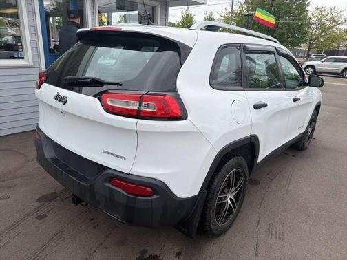 White 2017 Jeep Cherokee Sport