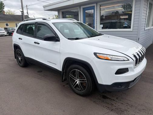 White 2017 Jeep Cherokee Sport