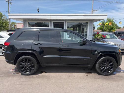 Black 2018 Jeep Grand Cherokee Altitude