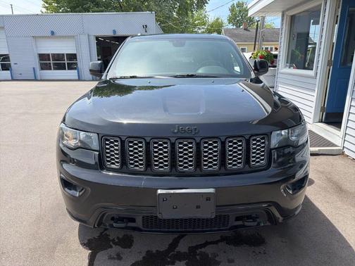 Black 2018 Jeep Grand Cherokee Altitude