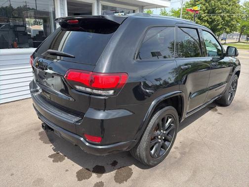 Black 2018 Jeep Grand Cherokee Altitude