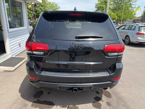Black 2018 Jeep Grand Cherokee Altitude