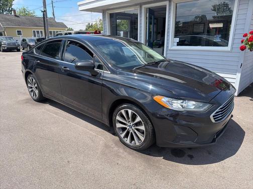 Black 2020 Ford Fusion SE