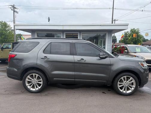 Gray 2019 Ford Explorer XLT