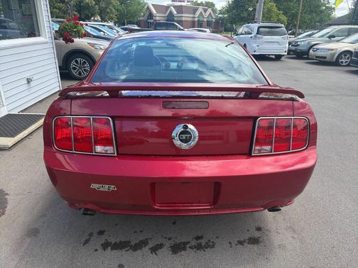 Red 2006 Ford Mustang GT Premium