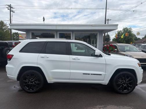 White 2021 Jeep Grand Cherokee Laredo