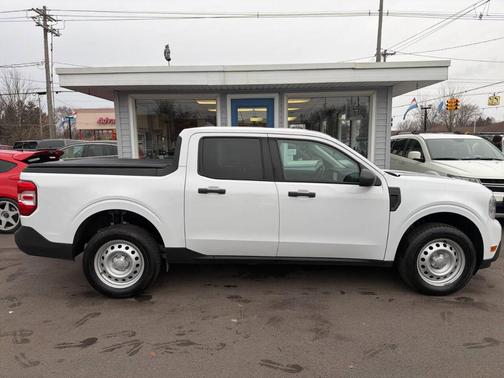 White 2022 Ford Maverick XL