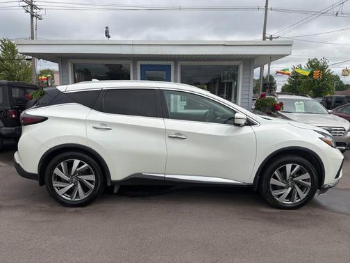 White 2019 Nissan Murano SL