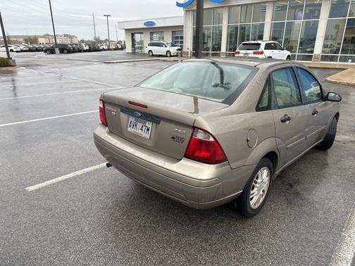 2005 Ford Focus ZX4