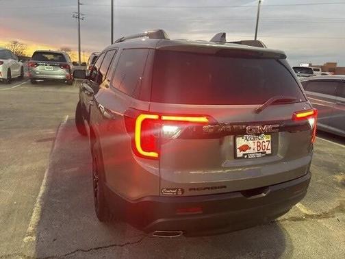 2022 GMC Acadia SLT