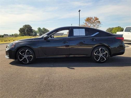 2025 Nissan Altima SR