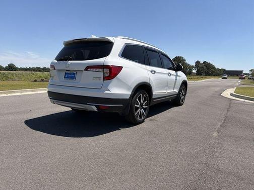 White 2022 Honda Pilot Touring 8-Passenger