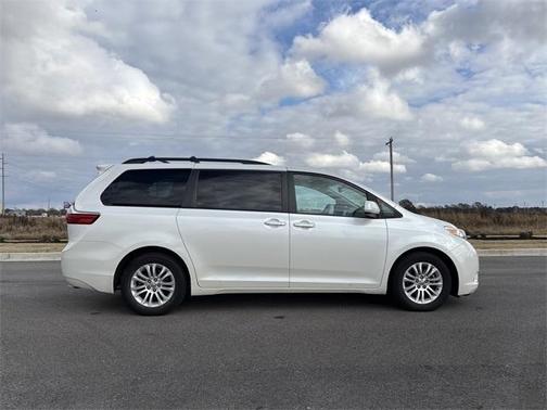 2015 Toyota Sienna XLE