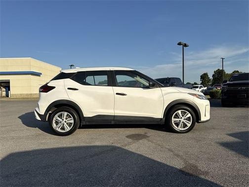 2022 Nissan Kicks S