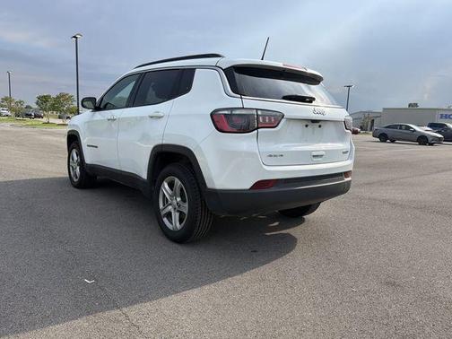 Bright White Clearcoat 2024 Jeep Compass Latitude