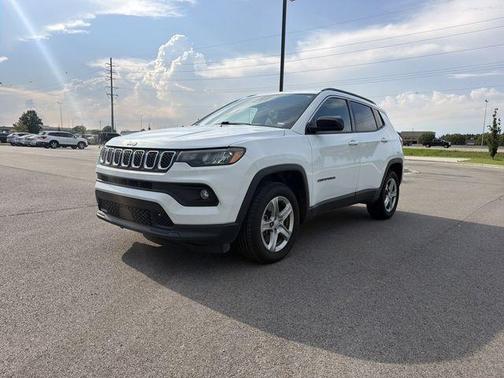 Bright White Clearcoat 2024 Jeep Compass Latitude