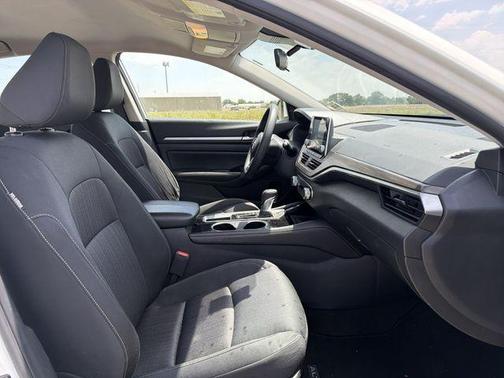White 2023 Nissan Altima 2.5 SV
