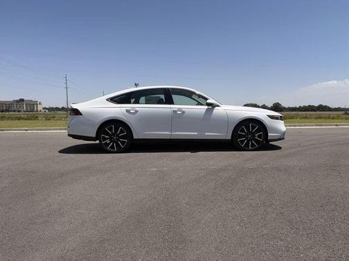 Platinum 2026 Honda Accord Hybrid Touring