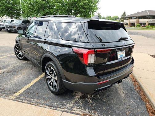 Agate Black Metallic 2026 Ford Explorer ST-Line