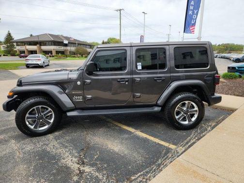 Granite Crystal Metallic Clearcoat 2020 Jeep Wrangler Unlimited Sahara