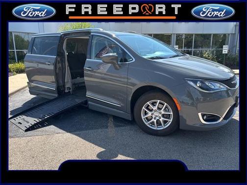 2020 Chrysler Pacifica Touring L