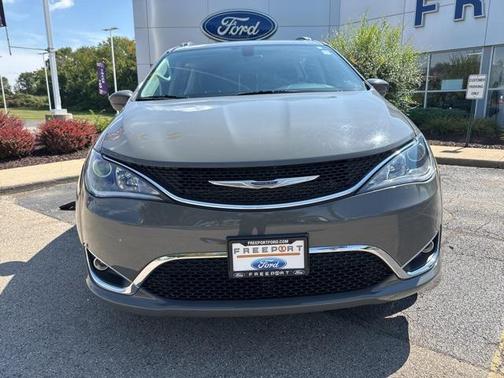 2020 Chrysler Pacifica Touring L