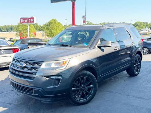 Gray 2018 Ford Explorer XLT