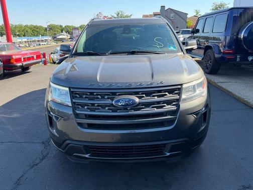 Gray 2018 Ford Explorer XLT