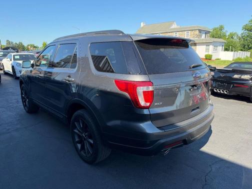 Gray 2018 Ford Explorer XLT