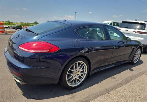 2015 Porsche Panamera 4
