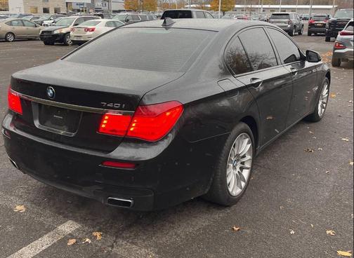 2011 BMW 740 740i 4dr Sedan