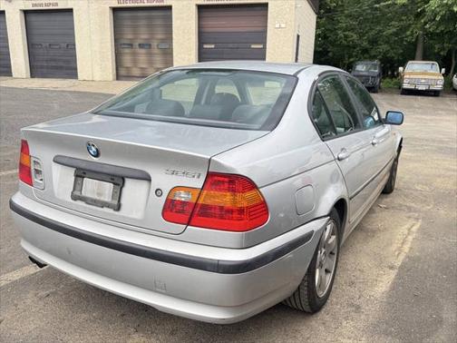 2003 BMW 325 325i 4dr Sedan