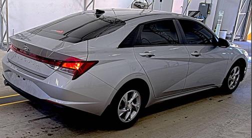 2022 Hyundai ELANTRA SE