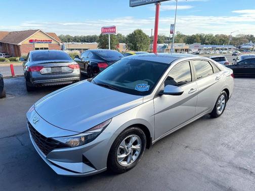 2022 Hyundai ELANTRA SE