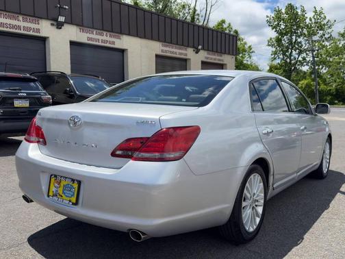 Silver 2008 Toyota Avalon Limited