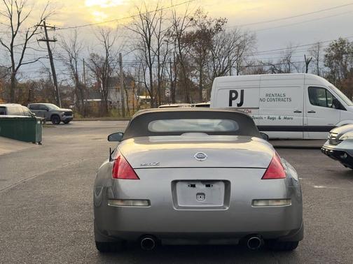 2005 Nissan 350Z Enthusiast 2dr Roadster