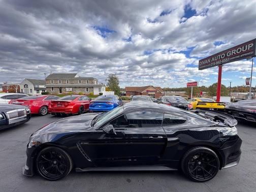 2017 Ford Shelby GT350R Base