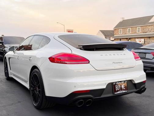 2016 Porsche Panamera Edition