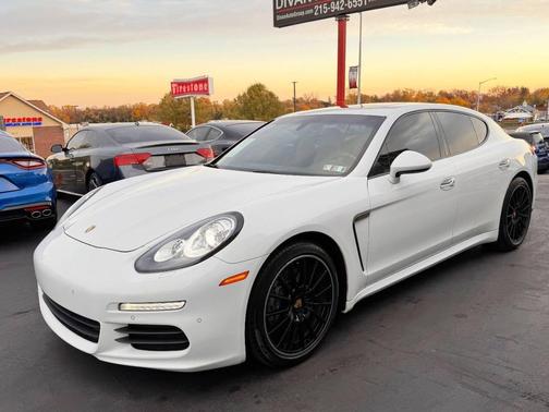 2016 Porsche Panamera Edition