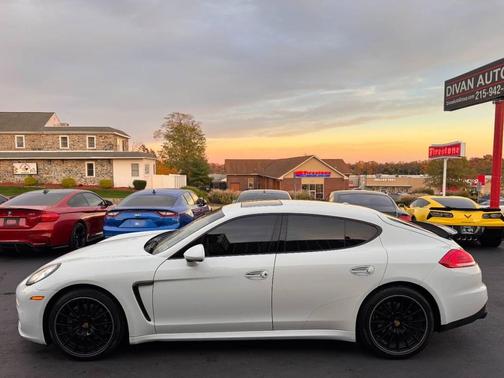 2016 Porsche Panamera Edition