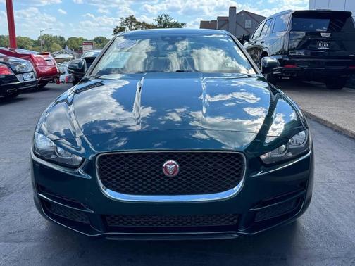 2017 Jaguar XE 25t Prestige 4dr Sedan