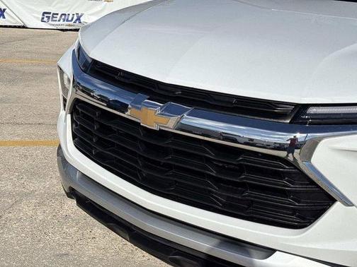 Summit White 2025 Chevrolet Trailblazer LT