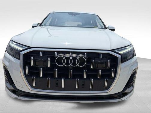 Carrara White 2025 Audi Q7 55 Premium Plus