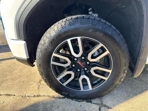 2024 GMC Sierra 1500 AT4