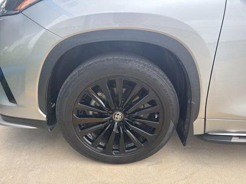 Celestial Silver Metallic 2023 Toyota Highlander XSE