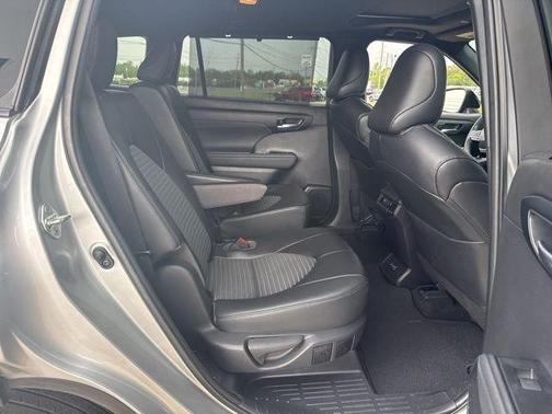 Celestial Silver Metallic 2023 Toyota Highlander XSE
